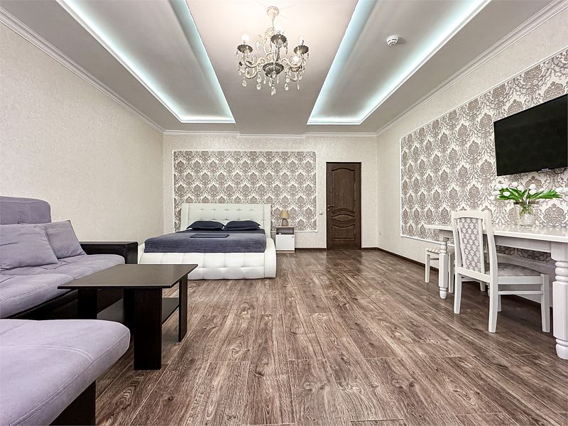 Люкс Супер 6-местный 2-комнатный (с балконом, вид на сосны)