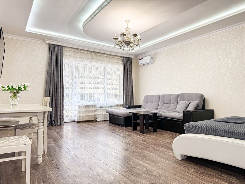 Люкс Супер 6-местный 2-комнатный (с балконом, вид на сосны)