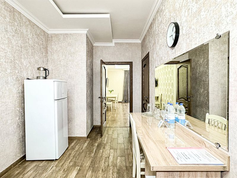 Люкс Супер 6-местный 2-комнатный (с балконом, вид на сосны)