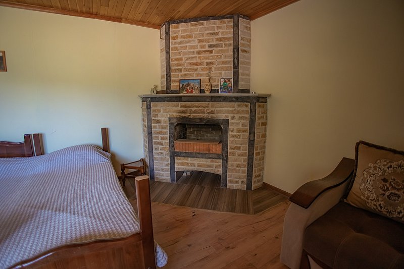 Стандартный 5-местный 1-комнатный (верхний дом, с камином)