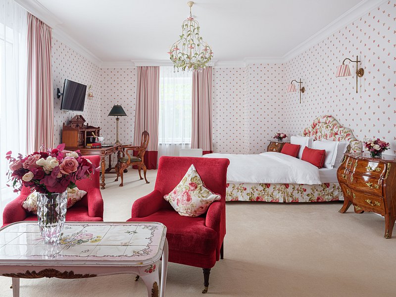 Джуниор сюит Дачный «Алая роза»