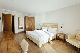 Люкс 2-местный 2-комнатный без балкона корпус 2, Пансионат Amza Park Hotel, Гагра