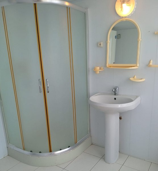 Домик 4-местный 2-комнатный (с вентилятором)