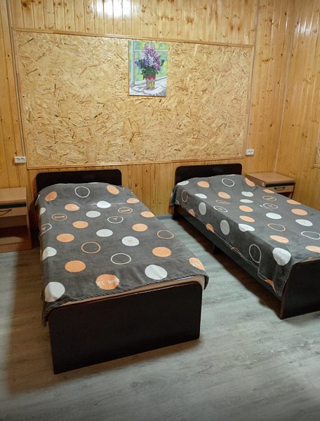 Домик 4-местный 2-комнатный (с кондиционером)