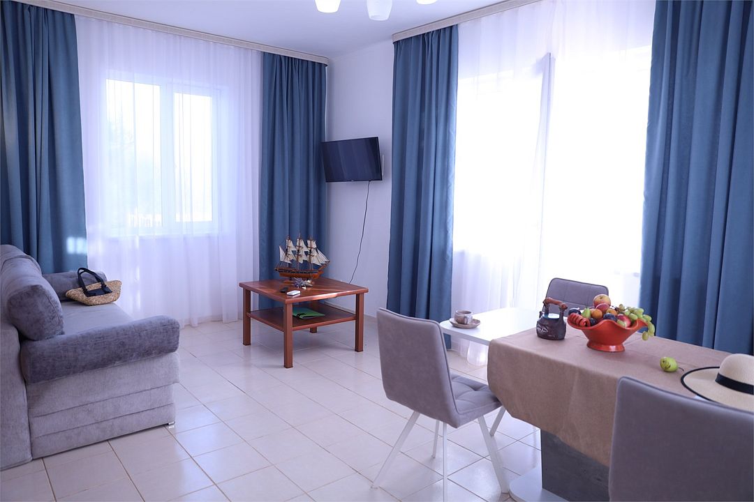 Люкс 4-местный 2-комнатный