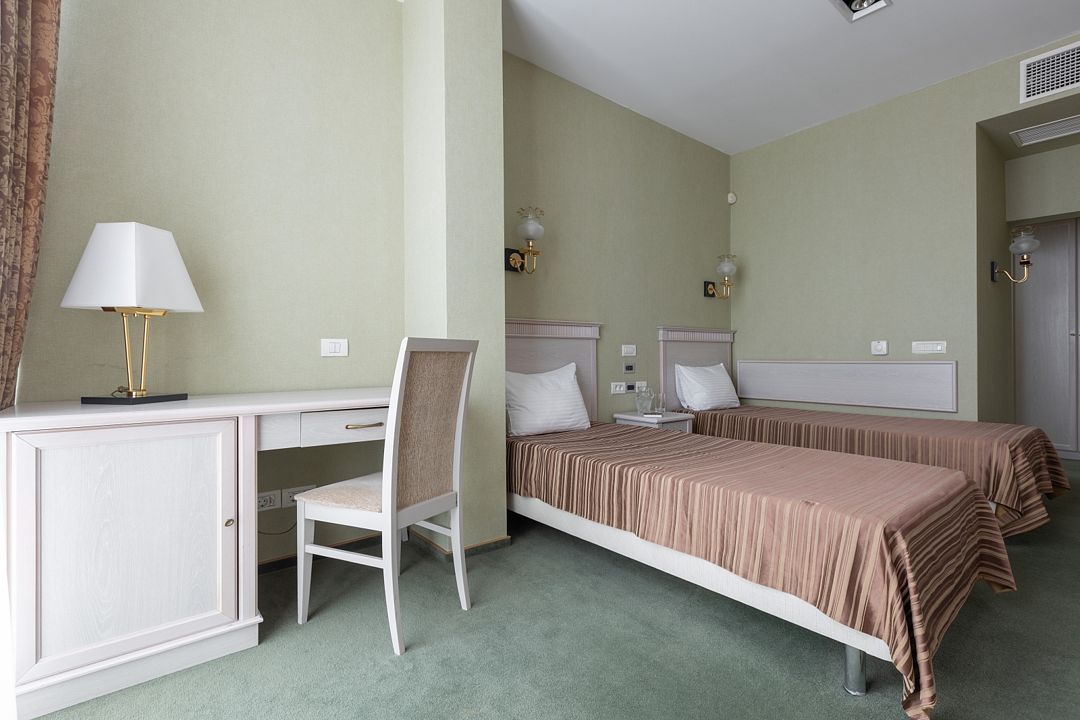 Люкс 4-местный 3-комнатный