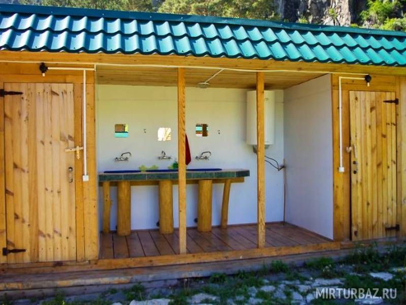 Вид на душевые