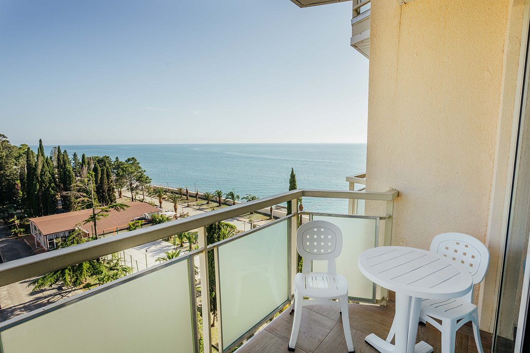 Фэмили Сюит 4-местный 2-комнатный (с балконом, боковой вид на море, корпус 1)