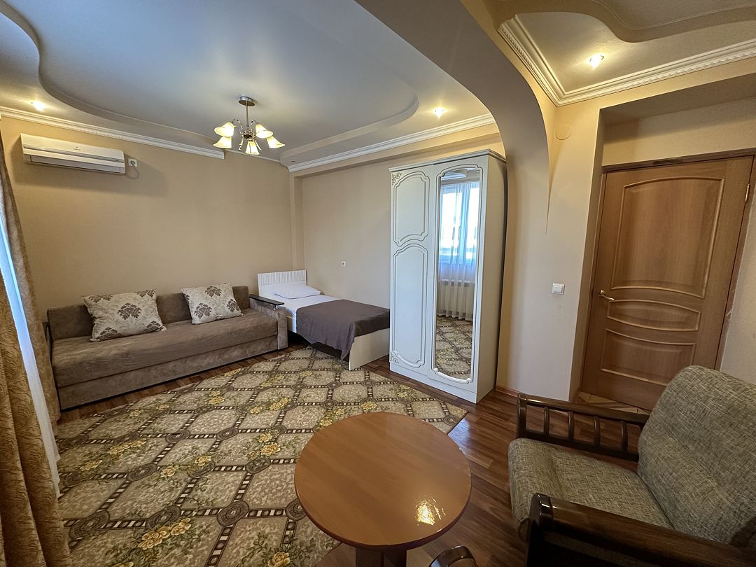 Стандартный 5-местный 2-комнатный (с балконом)