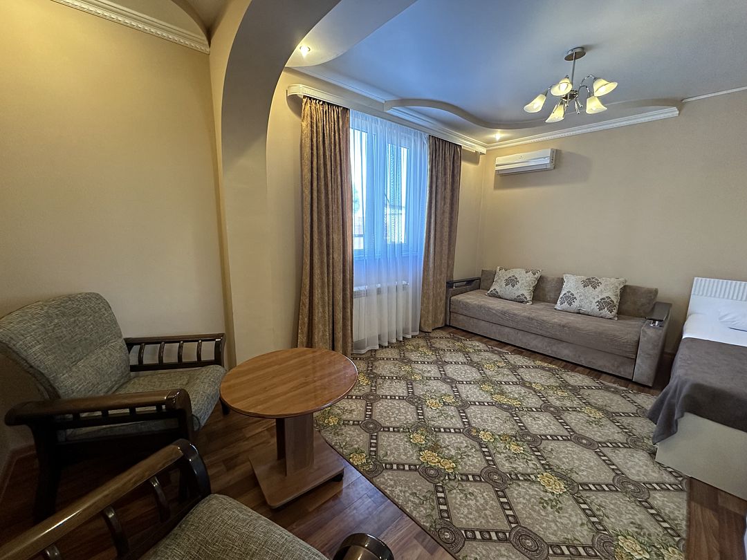 Стандартный 5-местный 2-комнатный (с балконом)