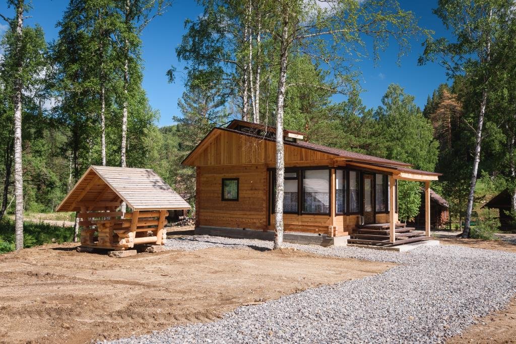 Дом у ручья