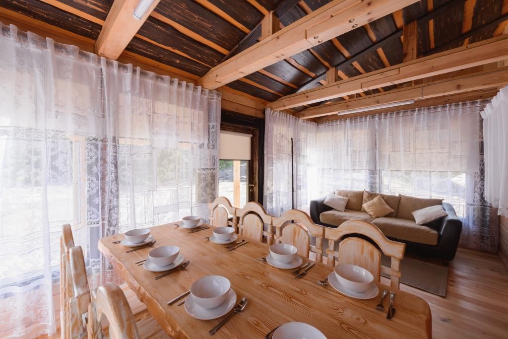 Дом у ручья