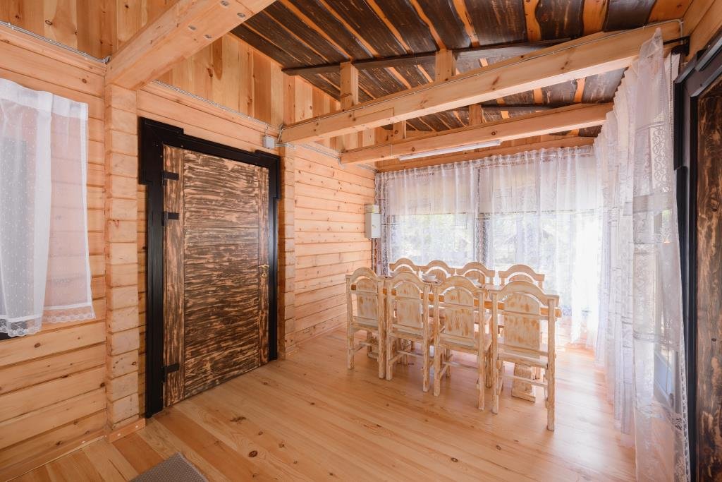 Дом у ручья