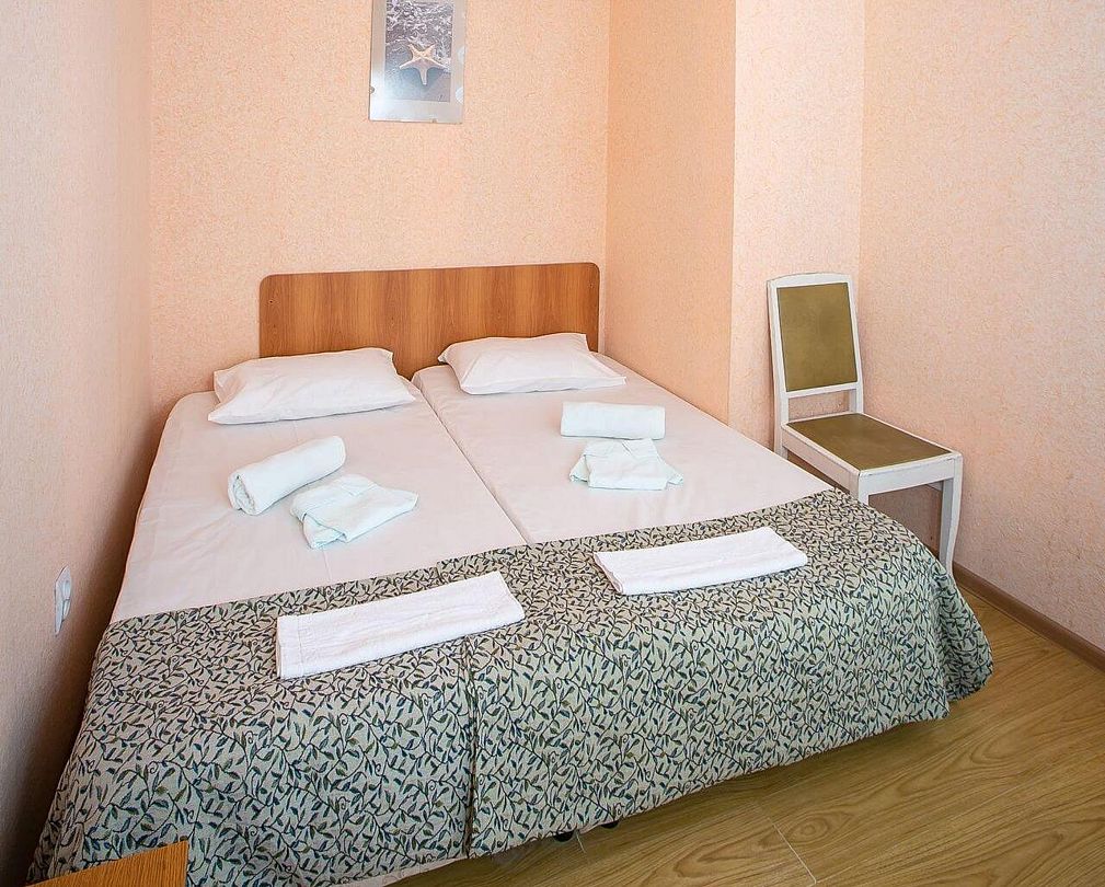 Стандартный 2-местный (2 категория, без лоджии, вид на горы)