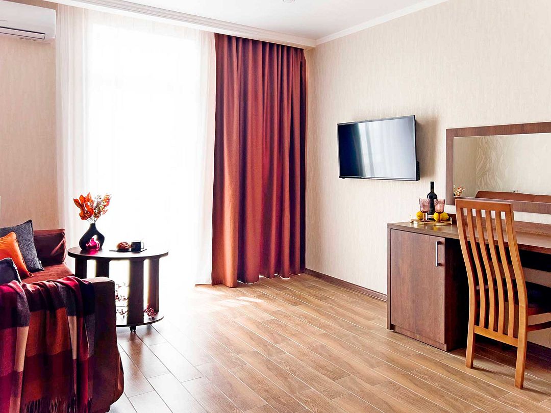 Люкс 2-местный 2-комнатный (с балконом)