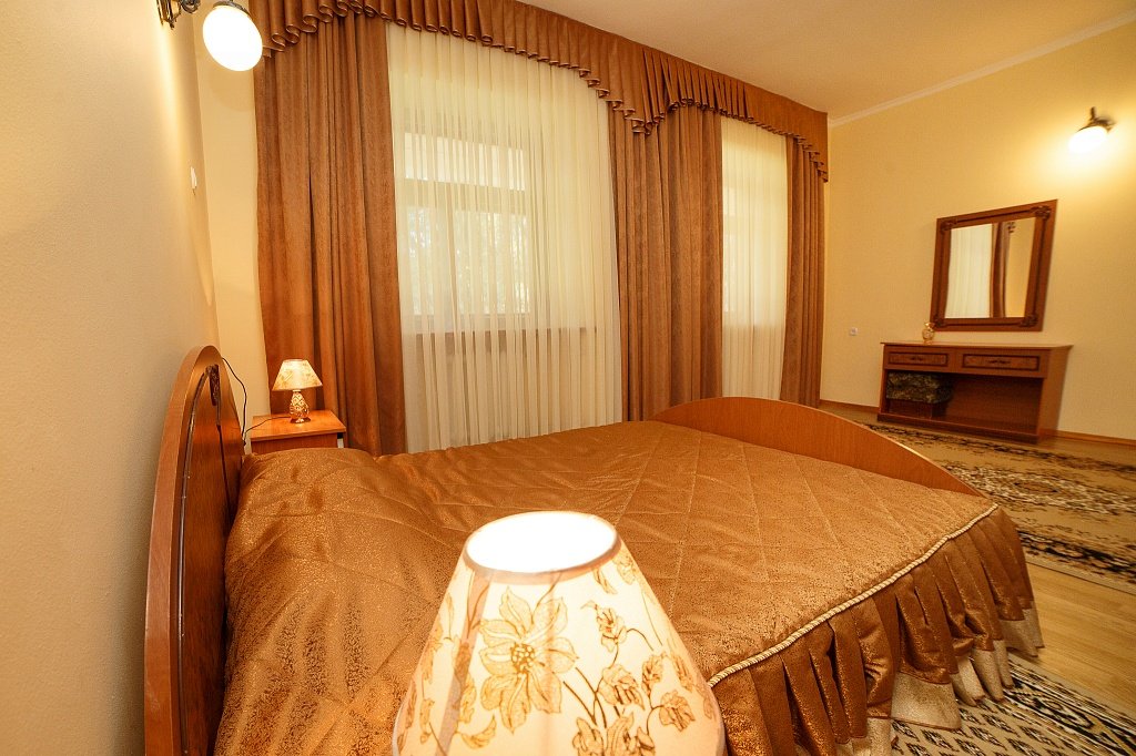 Люкс 2-местный 2-комнатный (корпус 1, 6 категория)