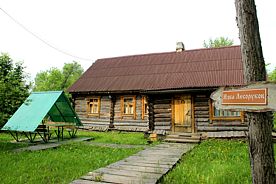 Пятиместное Изба Лесоруба с красивым видом из окна, Охотничье-рыболовная база Сафари Парк, Гамзюки