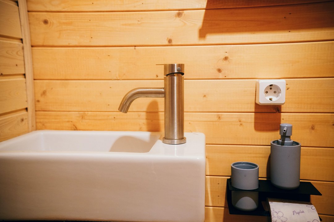 Коттедж 2-местный 1-комнатный (Лесной домик)