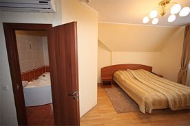 Однокомнатный люкс с 1 двуспальной кроватью и джакузи, Гостевой дом Брейтово, Брейтово