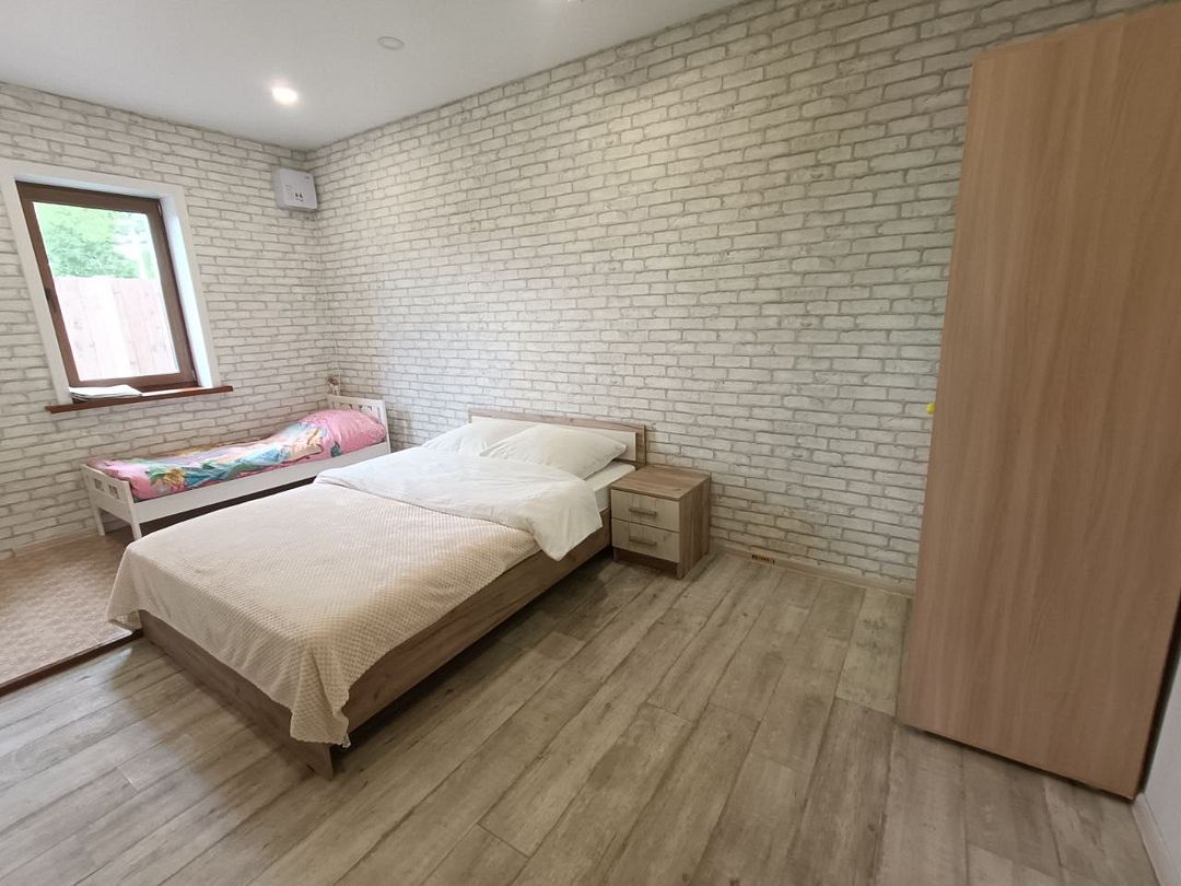 Дом 20-местный 7-комнатный