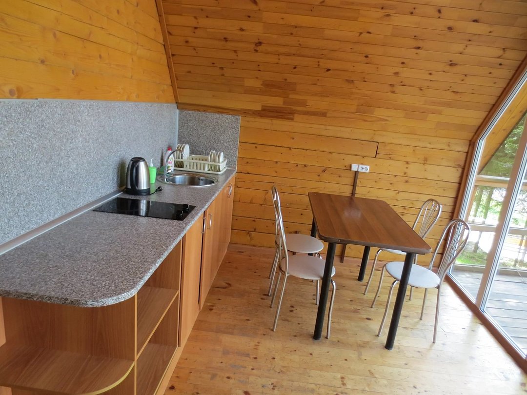 Домик летний 4-местный (№8)