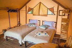 Сафари -тент №1: 2 односпальные кровати, Глэмпинг Abrau Glamping, Абрау-Дюрсо