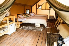Сафари -тент №3: 2 односпальные и 1 двуспальная кровать, Глэмпинг Abrau Glamping, Абрау-Дюрсо