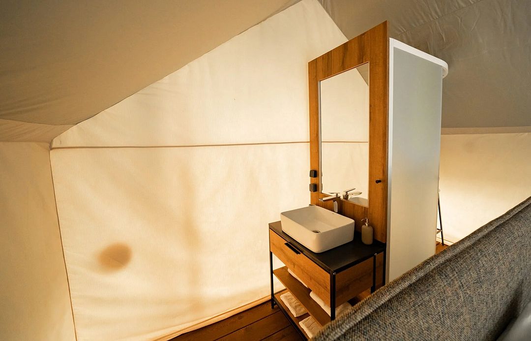 Тент-хаус 2-местный (у реки)