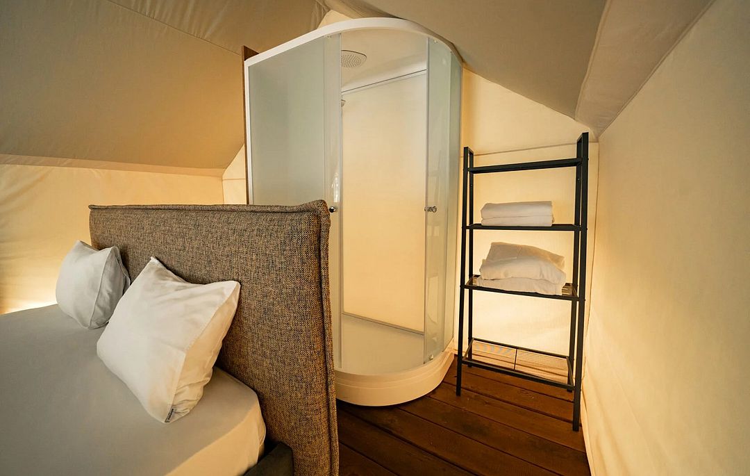 Тент-хаус 2-местный (у реки) с купелью