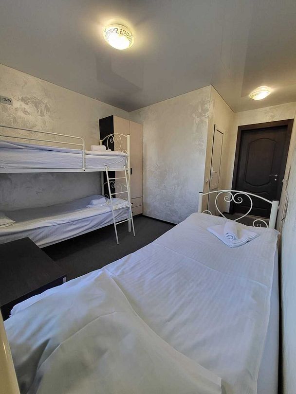 Стандартный 3-местный 1-комнатный (с балконом)