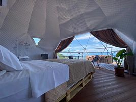 Коттедж с балконом и с красивым видом из окна, Глэмпинг Signagi glamping, Сигнахи