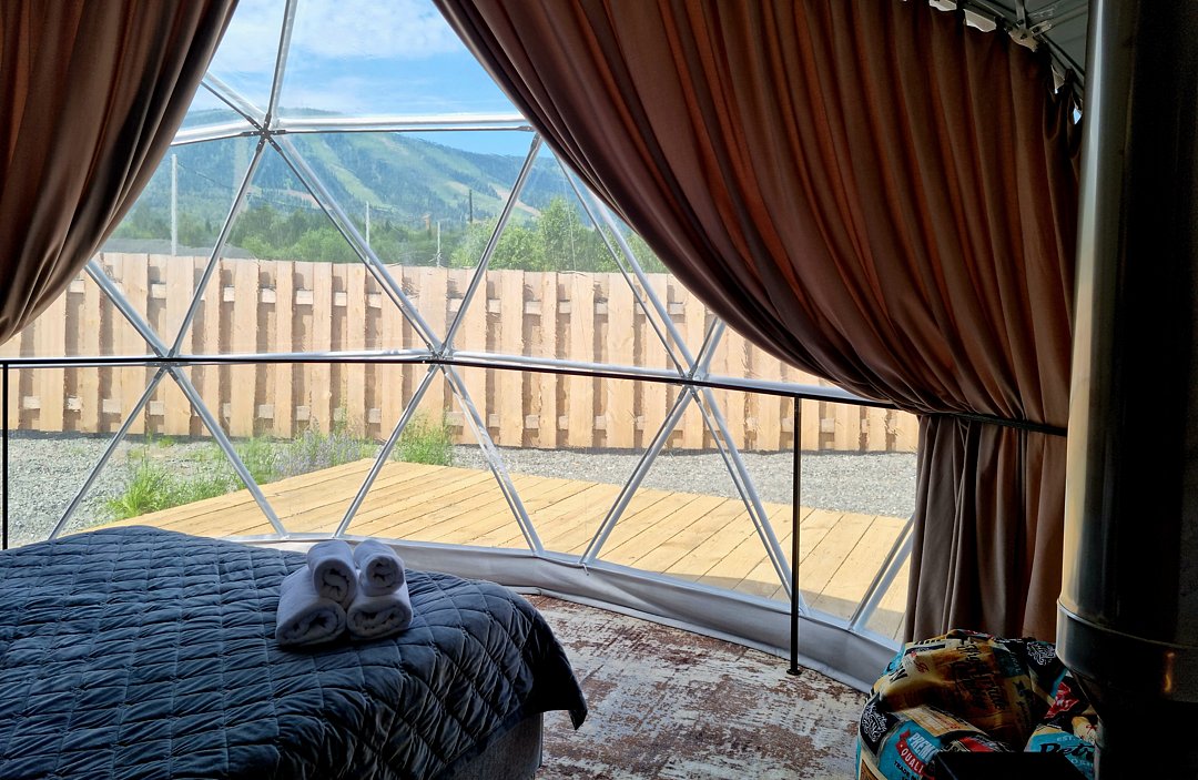 Глемпинг 4-местный (вид на гору)