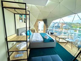 Шатёр Шатер 2-я линия с двух-спальной кроватью и креслом, Глэмпинг МОРЕ, поселок Южно-Морской