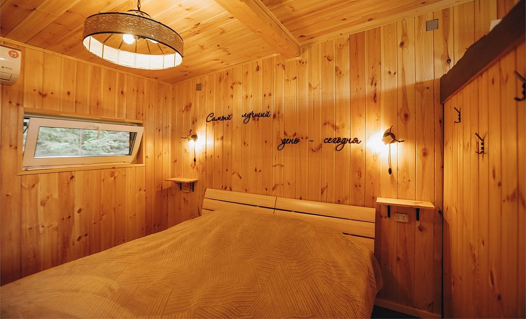 Бунгало 2-местный 2-комнатный №2 (На высоте)