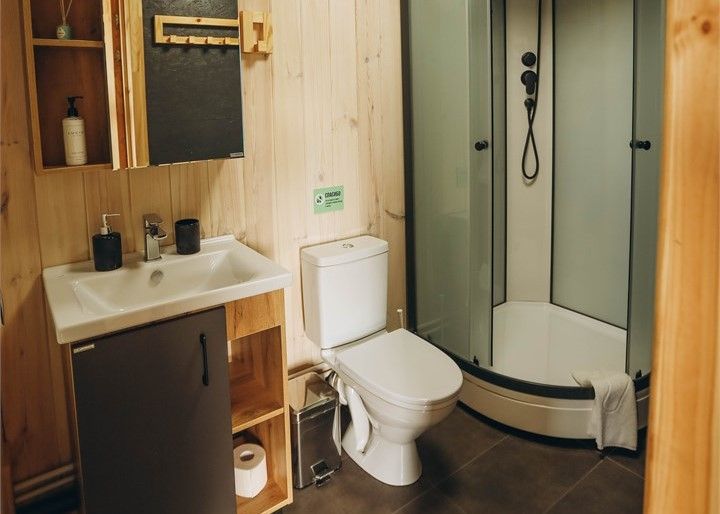 Бунгало 2-местный 2-комнатный №2 (На высоте)