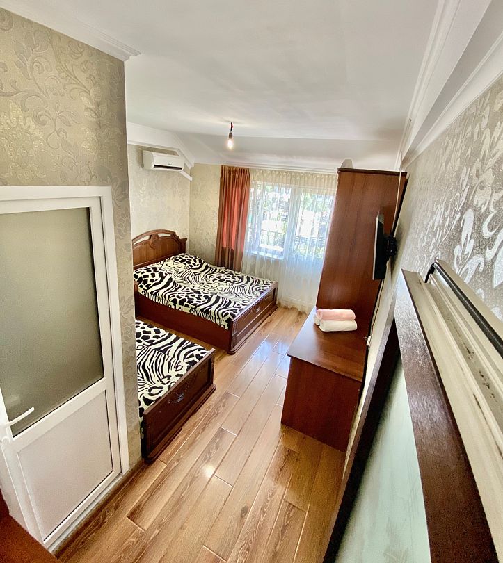 Полулюкс 3-местный (с балконом)