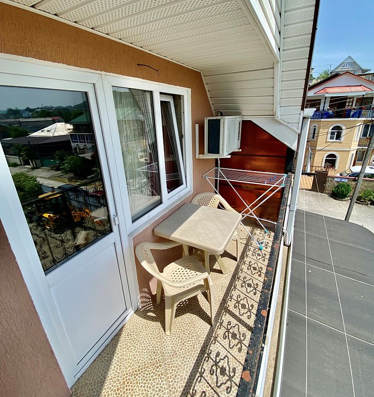 Полулюкс 3-местный (с балконом)