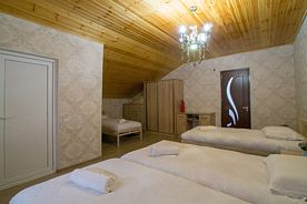 Четырёхместный номер Deluxe с балконом, Гостевой дом Andro House, Цхалтубо