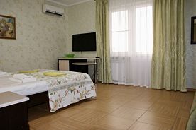 Двухместный номер Superior с балконом двуспальная кровать, Гостевой дом на Садовой 19, Пересыпь