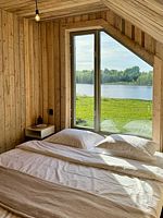 Дом Большой Grey с 3 спальнями с видом на озеро, База отдыха Chuchemlya eco village, Мошенской