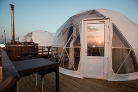 Двухместный номер Superior с балконом и с красивым видом из окна двуспальная кровать, Глэмпинг-отель Pera, Севастополь