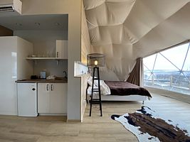 Двухместный люкс с красивым видом из окна двуспальная кровать, Глэмпинг TheGarden, Верблюдогорка
