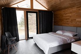 Двухместный номер Superior с видом на горы двуспальная кровать, База отдыха Бирюза Алтая, посёлок Черемшанка