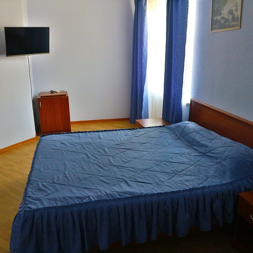 Стандартный 3-местный (с балконом и креслом)