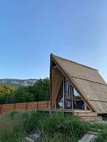 Бунгало с красивым видом из окна, Глэмпинг Дана, Соколиное