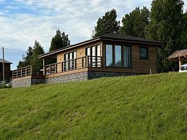 Шестиместный коттедж с балконом и с красивым видом из окна, База отдыха Севера, Сяпся