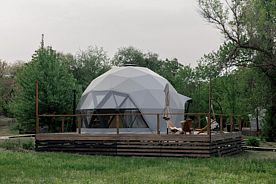 Купольный дом «Сфера Геовуд» с панорамным окном, Глэмпинг Три Воды, Семикаракорск