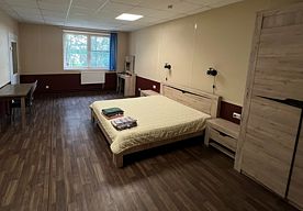Двухместный номер Comfort № 25 с выходом на террасу двуспальная кровать, База отдыха Александровская, посёлок Мамонтовка