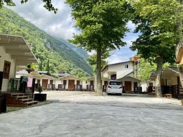 Коттедж с красивым видом из окна, База отдыха Александрия, Гагра