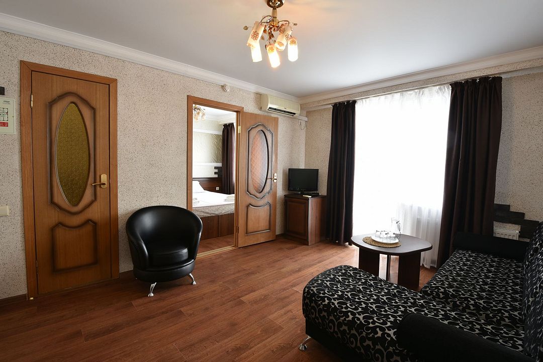 Делюкс 2-местный 2-комнатный (c балконом)